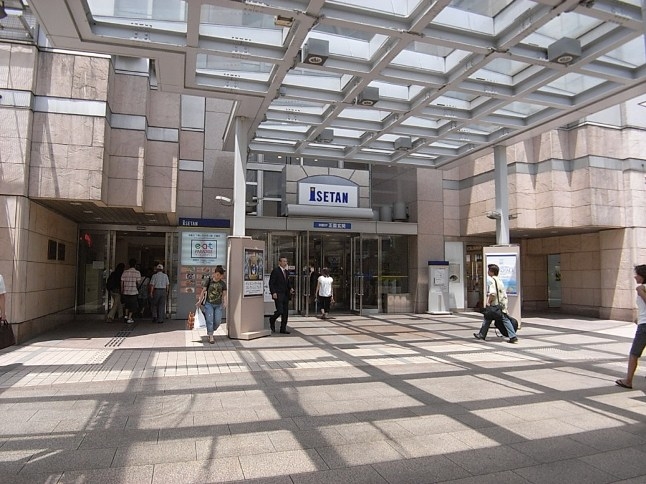 相模大野の伊勢丹は3棟に別れる大型店舗。ドラマの舞台になったことも