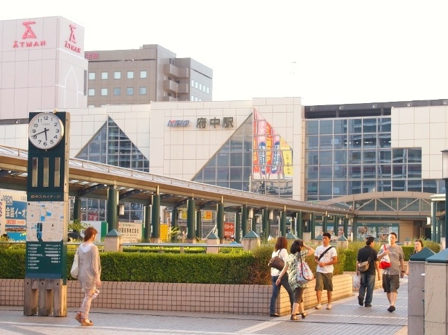 自転車圏内の府中駅は、関東の駅百選にも選ばれたきれいで便利な駅。