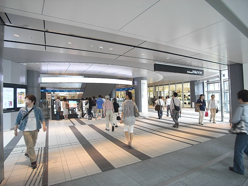 2012年にオープンした渋谷ヒカリエへは田園都市線駅直結のため雨に濡れずに買い物可能！