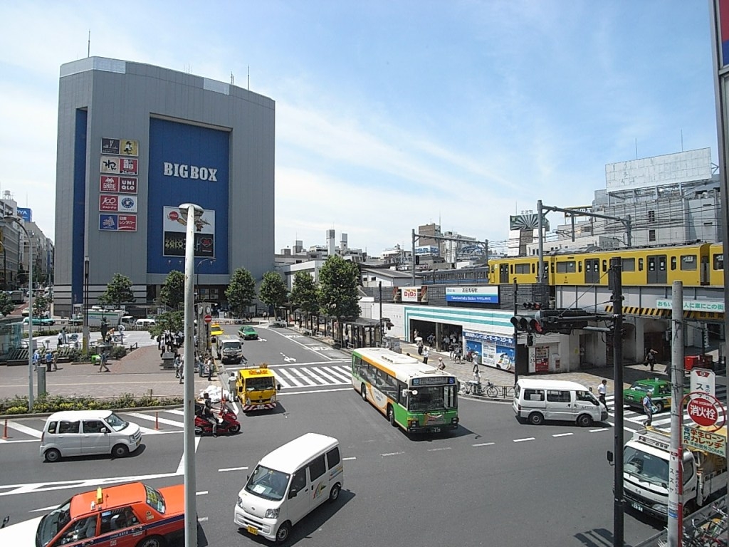 山手線・東西線・西武新宿線が乗り入れる高田馬場駅まで約15分