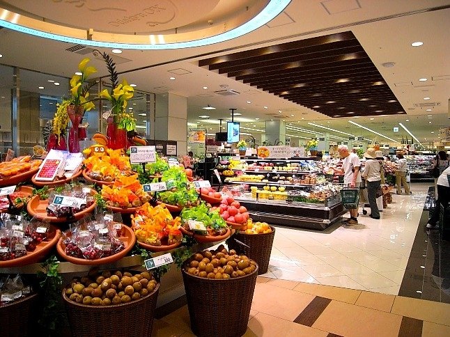 経堂コルティ内のスーパーは夜１１時まで営業。