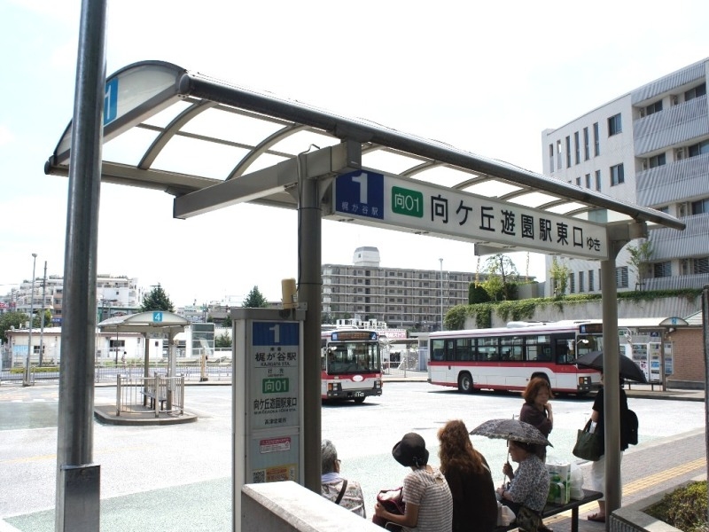 小田急線方面へのバス便も豊富で、小田急線の大学、専門学生の通学に便利！