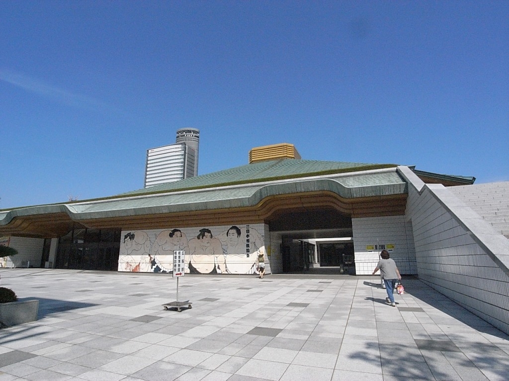 両国といえば、「相撲の街」！両国国技館で本場の大相撲を体験してみては！