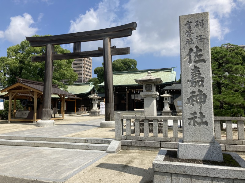 幕末の名君、佐賀鍋島藩10代直正、11代直大藩主を祀る神社です。新年は大砲で豪快に祝砲をあげていました！